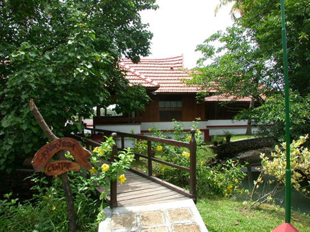 Coconut Lagoon Kumarakom- A Cgh Earth Experience Hotel Exterior photo